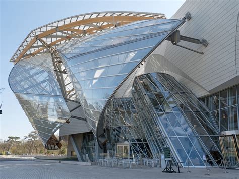 how to reach fondation louis vuitton